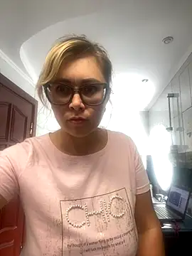 Snapshot of Crystal00Girl chatting on 09-19-25, 11:33 Crystal00Girl online show from 09-19-25, 11:33