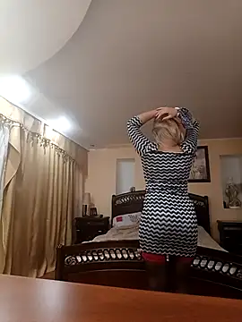 Snapshot of Crystal00Girl chatting on 10-21-25, 08:42 Crystal00Girl online show from 10-21-25, 08:42