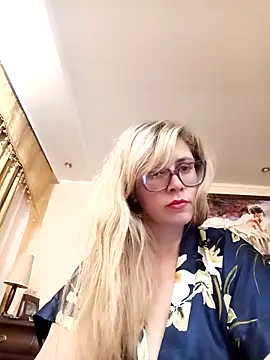 Snapshot of Crystal00Girl chatting on 10-23-25, 07:56 Crystal00Girl online show from 10-23-25, 07:56