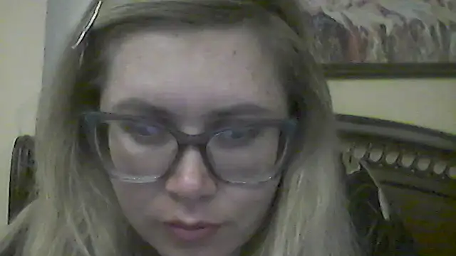 Snapshot of Crystal00Girl chatting on 11-01-25, 10:01 Crystal00Girl online show from 11-01-25, 10:01