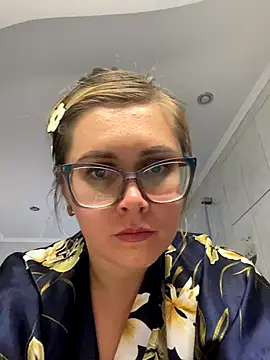 Snapshot of Crystal00Girl chatting on 11-02-25, 12:29 Crystal00Girl online show from 11-02-25, 12:29