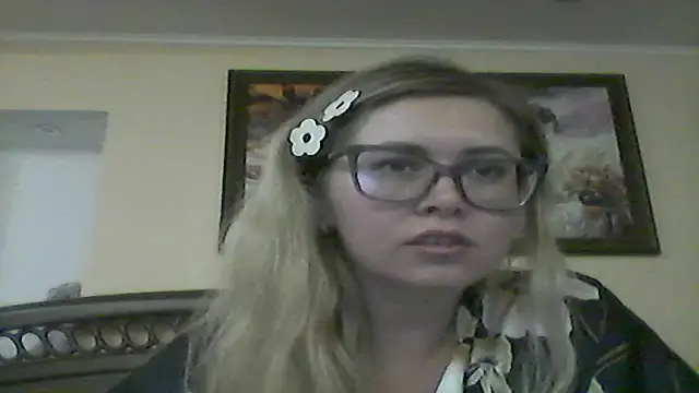 Snapshot of Crystal00Girl chatting on 11-06-25, 01:17 Crystal00Girl online show from 11-06-25, 01:17