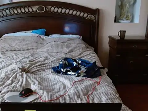 Snapshot of Crystal00Girl chatting on 11-20-25, 12:27 Crystal00Girl online show from 11-20-25, 12:27