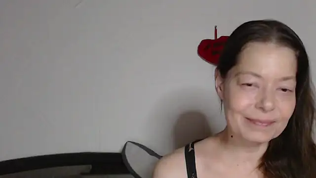 Snapshot of SexySarah177 chatting on 03-24-26, 09:20 SexySarah177 online show from 03-24-26, 09:20