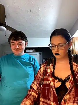 Snapshot of Mommasaurrex chatting on 09-11-25, 02:44 Mommasaurrex online show from 09-11-25, 02:44