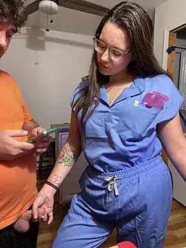 Snapshot of Mommasaurrex chatting on 09-15-25, 01:16 Mommasaurrex online show from 09-15-25, 01:16