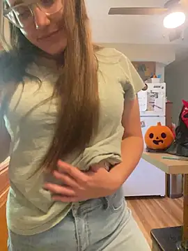 Snapshot of Mommasaurrex chatting on 10-27-25, 08:13 Mommasaurrex online show from 10-27-25, 08:13