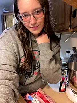 Snapshot of Mommasaurrex chatting on 10-30-25, 04:58 Mommasaurrex online show from 10-30-25, 04:58