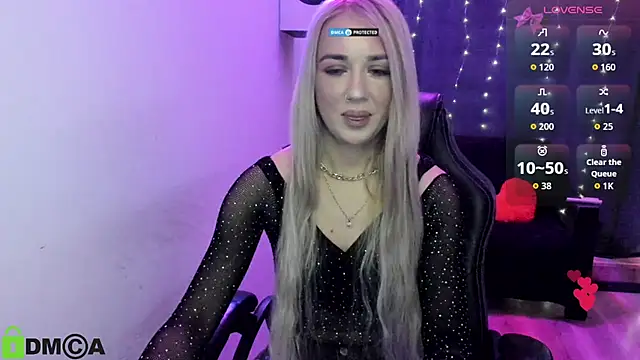 CrystalGirl99 online show from 04-27-26, 07:17