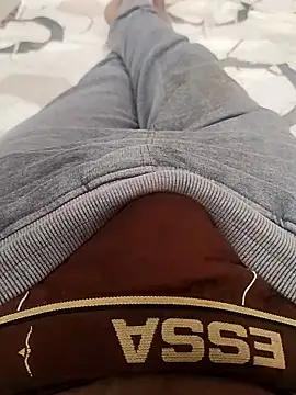 Snapshot of slim-uncut chatting on 10-25-25, 01:46 slim-uncut online show from 10-25-25, 01:46