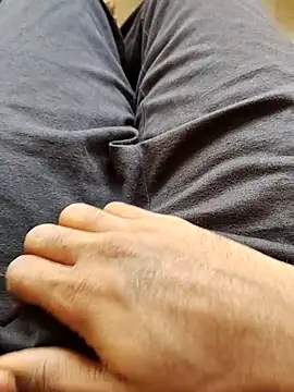 Snapshot of slim-uncut chatting on 11-26-25, 07:53 slim-uncut online show from 11-26-25, 07:53