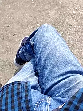 Snapshot of slim-uncut chatting on 02-19-26, 04:08 slim-uncut online show from 02-19-26, 04:08