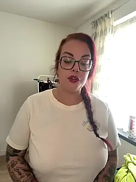 Snapshot of Miss_Lucifer6 chatting on 06-08-26, 12:27 Miss Lucifer6 online show from 06-08-26, 12:27