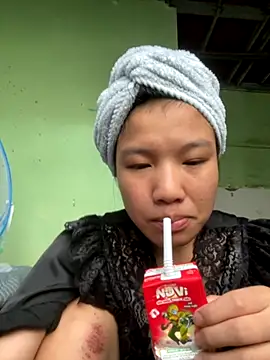 Snapshot of QueenLink chatting on 10-05-25, 01:04 QueenLink online show from 10-05-25, 01:04