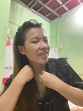 Snapshot of QueenLink chatting on 10-15-25, 04:29 QueenLink online show from 10-15-25, 04:29