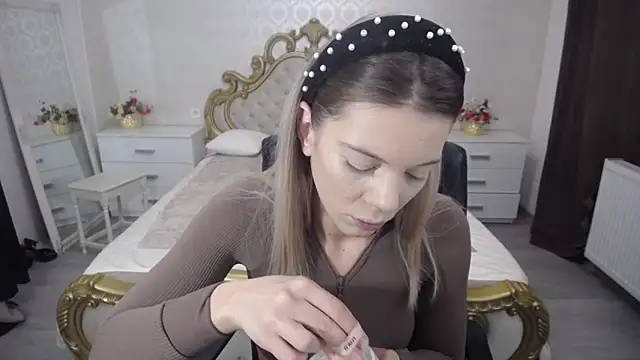 Snapshot of AmberTop chatting on 10-06-25, 06:22 AmberTop online show from 10-06-25, 06:22