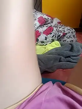 Snapshot of Eybrbrb chatting on 11-04-25, 11:53 Eybrbrb online show from 11-04-25, 11:53