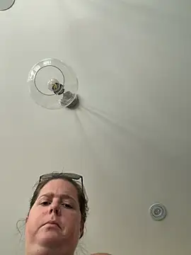 Snapshot of hornykitty1210 chatting on 06-12-26, 01:43 hornykitty1210 online show from 06-12-26, 01:43