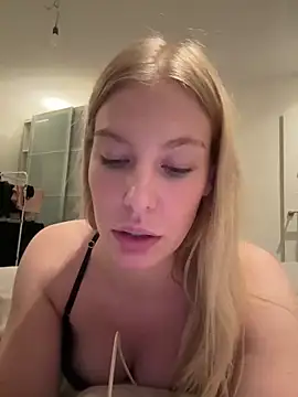 Snapshot of Chloemillerrxx chatting on 11-11-25, 09:37 Chloemillerrxx online show from 11-11-25, 09:37