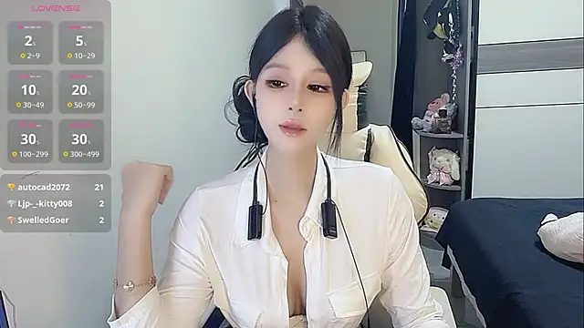 Snapshot of coco_coco_cc chatting on 11-15-25, 05:05 coco coco cc online show from 11-15-25, 05:05