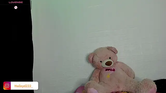 HaileyDuke online show from 04-28-26, 02:27