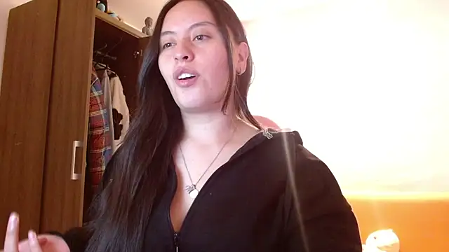 Snapshot of madissooon__ chatting on 11-14-25, 04:00 madissooon online show from 11-14-25, 04:00