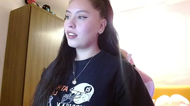 Snapshot of madissooon__ chatting on 11-19-25, 04:12 madissooon online show from 11-19-25, 04:12