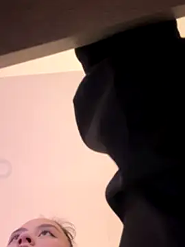 Snapshot of madissooon__ chatting on 11-20-25, 04:12 madissooon online show from 11-20-25, 04:12