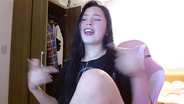 Snapshot of madissooon__ chatting on 11-21-25, 04:55 madissooon online show from 11-21-25, 04:55