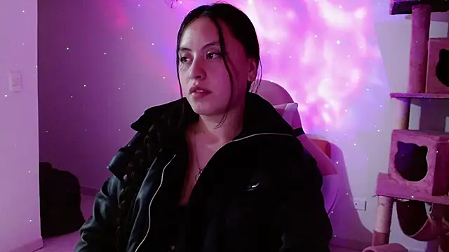 Snapshot of madissooon__ chatting on 12-15-25, 04:39 madissooon online show from 12-15-25, 04:39