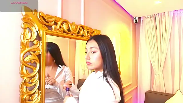 Nahomi key  online show from 09-18-25, 08:00