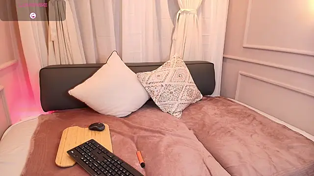 Nahomi key  online show from 09-25-25, 08:01