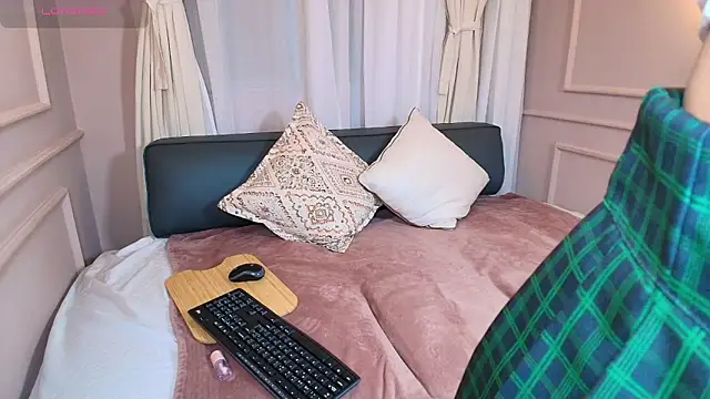 Nahomi key  online show from 10-31-25, 11:33