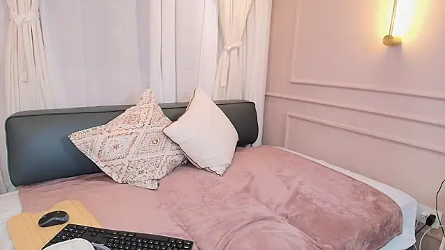 Nahomi key  online show from 11-15-25, 07:43