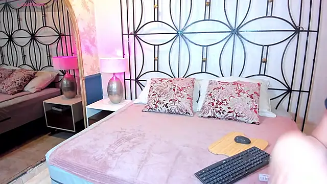 Nahomi key  online show from 11-26-25, 07:48