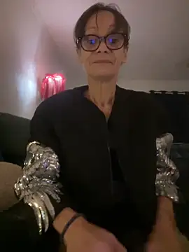 Chris06d22xh online show from 11-28-25, 08:33