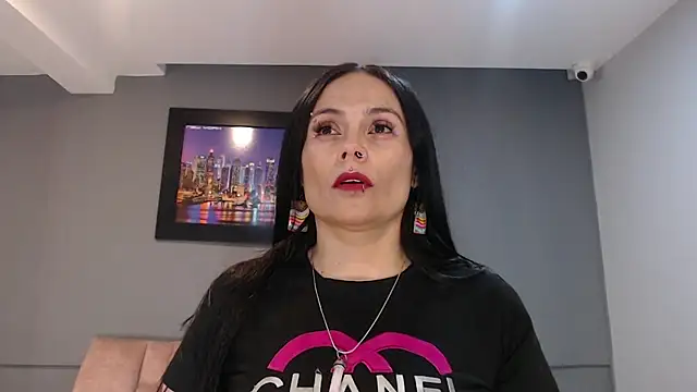 Snapshot of CharlotteCottin chatting on 10-20-25, 11:21 CharlotteCottin online show from 10-20-25, 11:21