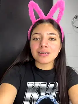 Snapshot of LisaGoddes chatting on 09-30-25, 02:49 LisaGoddes online show from 09-30-25, 02:49