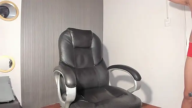 Snapshot of Daddy_Darcks chatting on 09-15-25, 07:47 Daddy Darcks online show from 09-15-25, 07:47