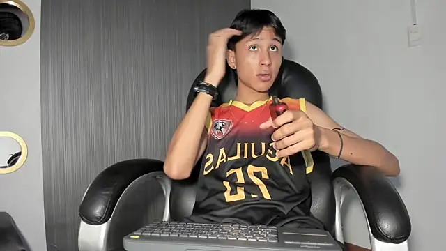 Snapshot of Daddy_Darcks chatting on 09-19-25, 09:15 Daddy Darcks online show from 09-19-25, 09:15