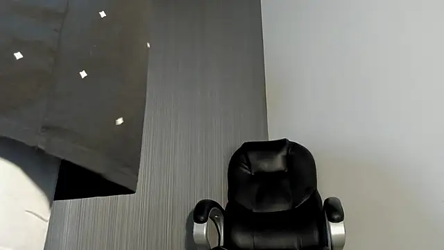 Snapshot of Daddy_Darcks chatting on 10-23-25, 08:29 Daddy Darcks online show from 10-23-25, 08:29