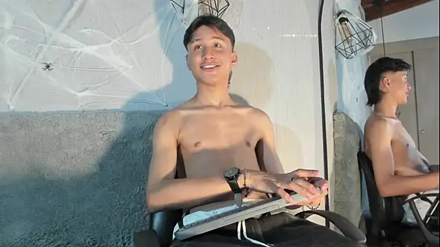 Snapshot of Daddy_Darcks chatting on 10-28-25, 08:33 Daddy Darcks online show from 10-28-25, 08:33