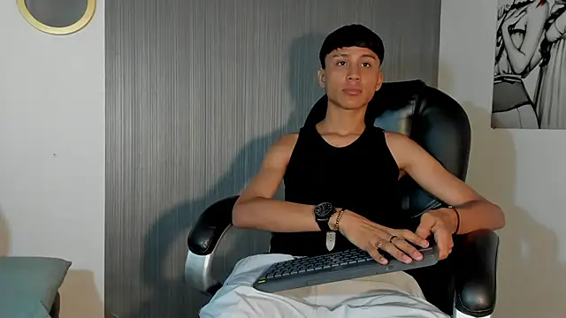 Snapshot of Daddy_Darcks chatting on 11-02-25, 01:35 Daddy Darcks online show from 11-02-25, 01:35