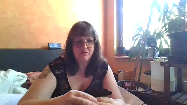 Snapshot of ladyfrombonn chatting on 04-08-26, 01:33 ladyfrombonn online show from 04-08-26, 01:33