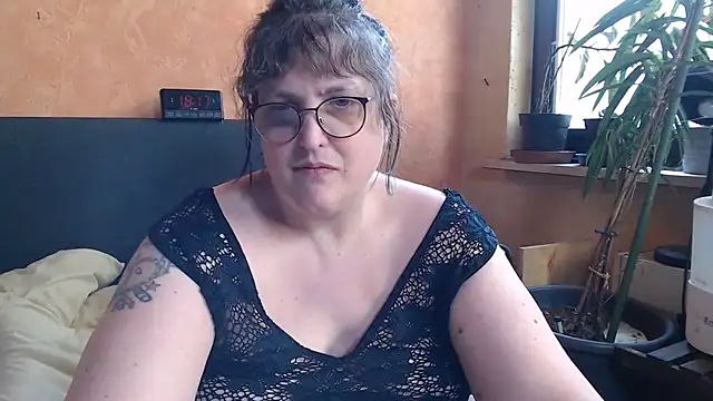 Snapshot of ladyfrombonn chatting on 04-16-26, 04:19 ladyfrombonn online show from 04-16-26, 04:19