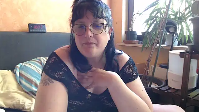 Snapshot of ladyfrombonn chatting on 04-19-26, 02:05 ladyfrombonn online show from 04-19-26, 02:05