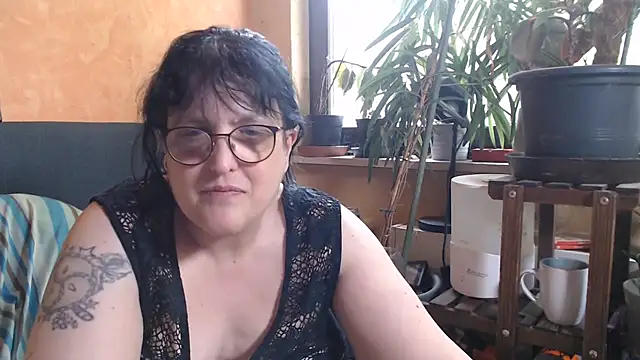 Snapshot of ladyfrombonn chatting on 05-12-26, 02:14 ladyfrombonn online show from 05-12-26, 02:14