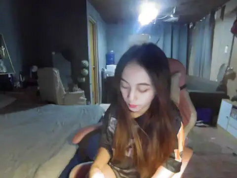 Yummiiieee28 online show from 09-24-25, 07:55