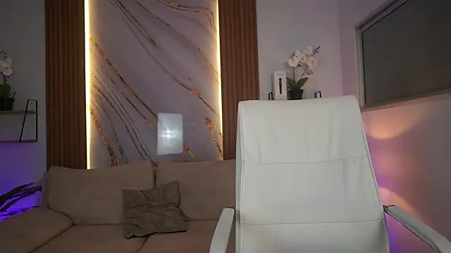 MilaCrave online show from 12-15-25, 11:36