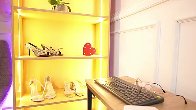 MilaCrave online show from 02-14-26, 11:40